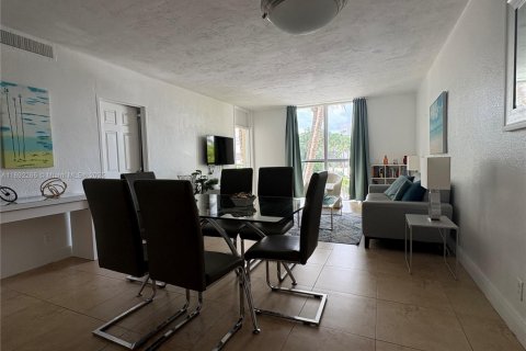 Condo in Hollywood, Florida, 2 bedrooms  № 1944233 - photo 3