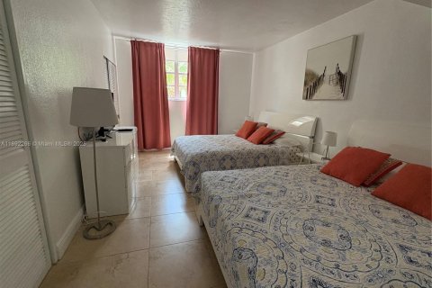 Condo in Hollywood, Florida, 2 bedrooms  № 1944233 - photo 5