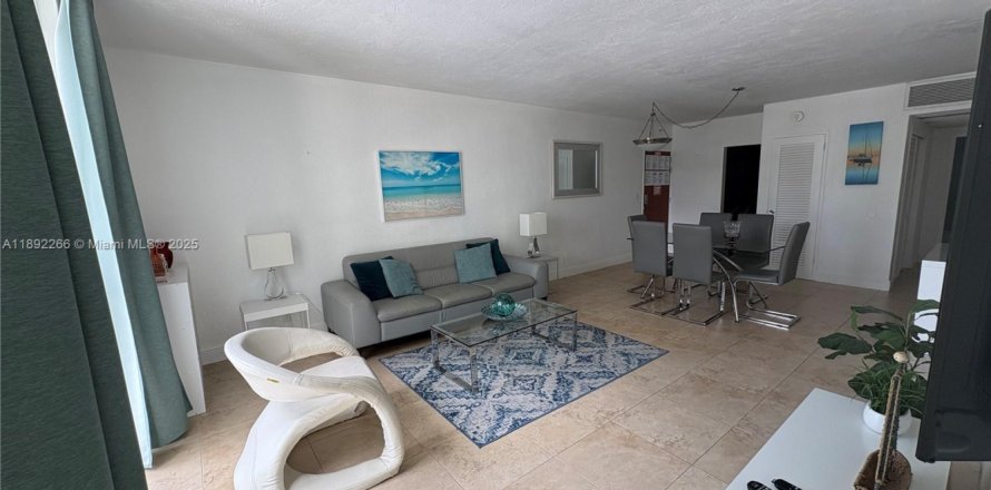 Condo in Hollywood, Florida, 2 bedrooms № 1944233