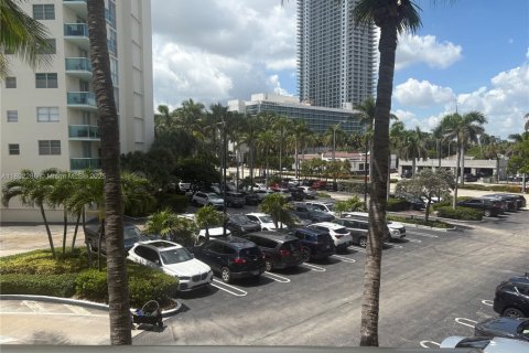 Condo in Hollywood, Florida, 2 bedrooms  № 1944233 - photo 4