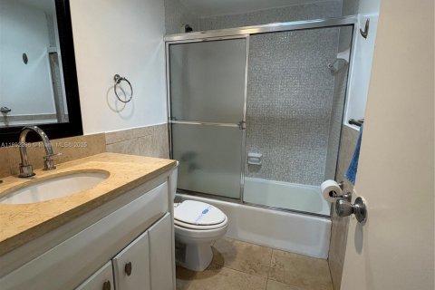 Condo in Hollywood, Florida, 2 bedrooms  № 1944233 - photo 6