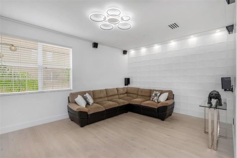 Townhouse in Seminole, Florida 3 bedrooms, 175.12 sq.m. № 1678179 - photo 15