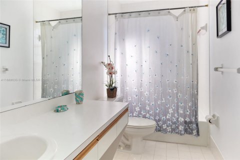 Villa ou maison à louer à Miami, Floride: 3 chambres, 148.27 m2 № 1942051 - photo 14