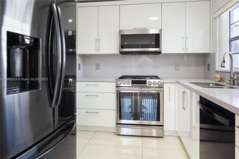 Villa ou maison à louer à Miami, Floride: 3 chambres, 148.27 m2 № 1942051 - photo 6