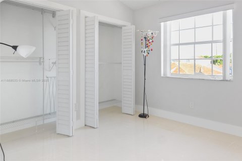 Villa ou maison à louer à Miami, Floride: 3 chambres, 148.27 m2 № 1942051 - photo 13