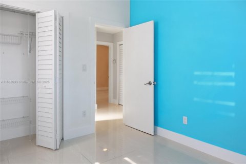 Villa ou maison à louer à Miami, Floride: 3 chambres, 148.27 m2 № 1942051 - photo 11