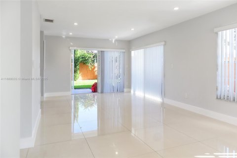 Villa ou maison à louer à Miami, Floride: 3 chambres, 148.27 m2 № 1942051 - photo 5