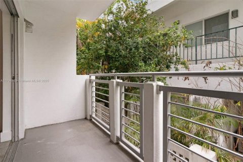 Copropriété à vendre à Miami Beach, Floride: 1 chambre, 69.68 m2 № 1712859 - photo 2
