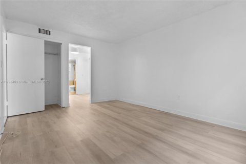 Copropriété à vendre à Miami Beach, Floride: 1 chambre, 69.68 m2 № 1712859 - photo 16