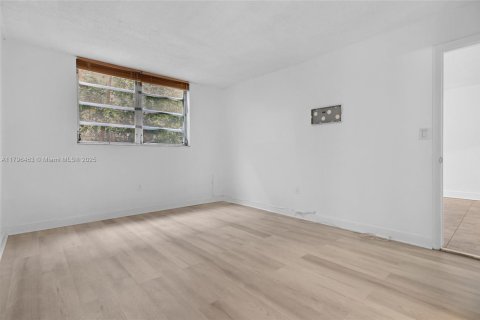 Copropriété à vendre à Miami Beach, Floride: 1 chambre, 69.68 m2 № 1712859 - photo 15