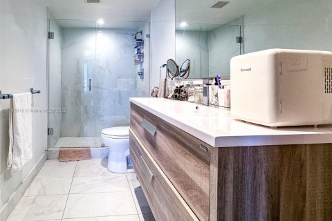 Condo in Sunny Isles Beach, Florida, 2 bedrooms  № 1920975 - photo 11