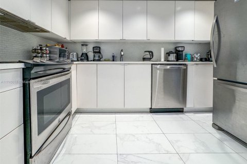 Condo in Sunny Isles Beach, Florida, 2 bedrooms  № 1920975 - photo 6