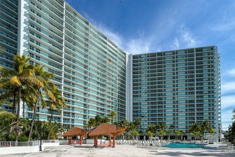 Condo in Sunny Isles Beach, Florida, 2 bedrooms  № 1920975 - photo 29