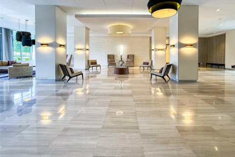 Condo in Sunny Isles Beach, Florida, 2 bedrooms  № 1920975 - photo 25