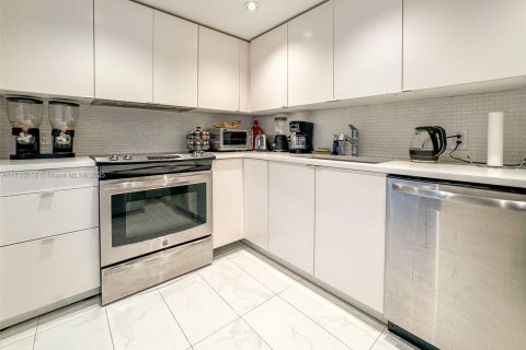 Condo in Sunny Isles Beach, Florida, 2 bedrooms  № 1920975 - photo 7