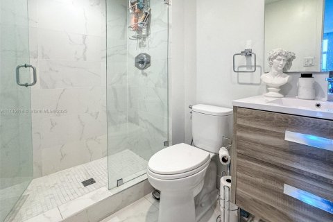 Condo in Sunny Isles Beach, Florida, 2 bedrooms  № 1920975 - photo 14