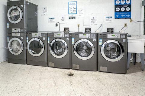 Condo in Sunny Isles Beach, Florida, 2 bedrooms  № 1920975 - photo 21