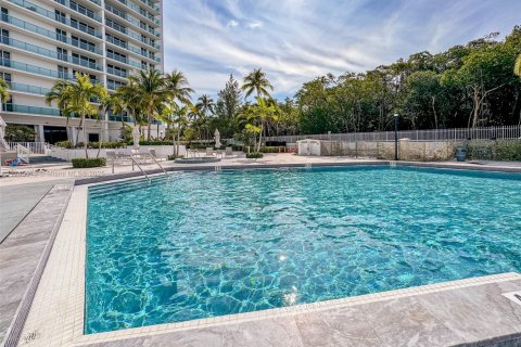 Condo in Sunny Isles Beach, Florida, 2 bedrooms  № 1920975 - photo 16