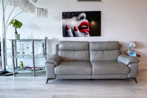 Condo in Sunny Isles Beach, Florida, 2 bedrooms  № 1920975 - photo 4