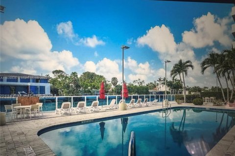 Copropriété à louer à Bay Harbor Islands, Floride: 1 chambre, 83.15 m2 № 1830877 - photo 2