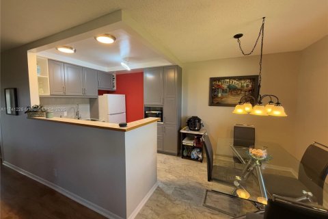 Condo in West Palm Beach, Florida, 2 bedrooms  № 1763031 - photo 1