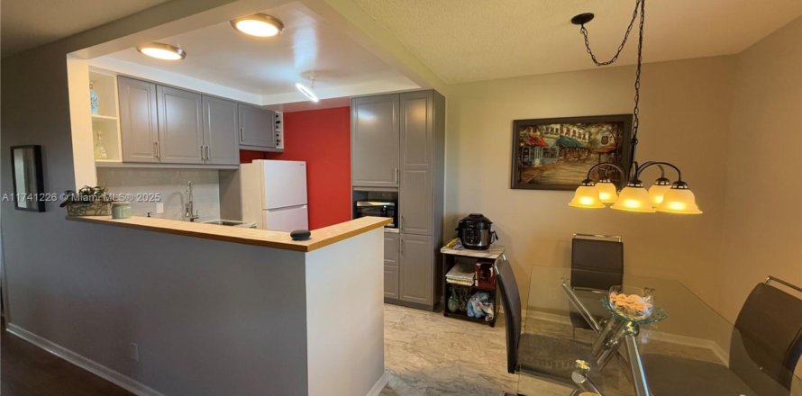 Condo in West Palm Beach, Florida, 2 bedrooms  № 1763031