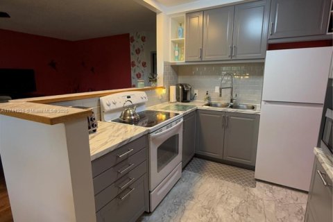 Condo in West Palm Beach, Florida, 2 bedrooms  № 1763031 - photo 4