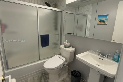 Condo in West Palm Beach, Florida, 2 bedrooms  № 1763031 - photo 7