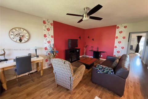Condo in West Palm Beach, Florida, 2 bedrooms  № 1763031 - photo 9