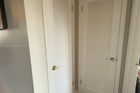 Condo in West Palm Beach, Florida, 2 bedrooms  № 1763031 - photo 13