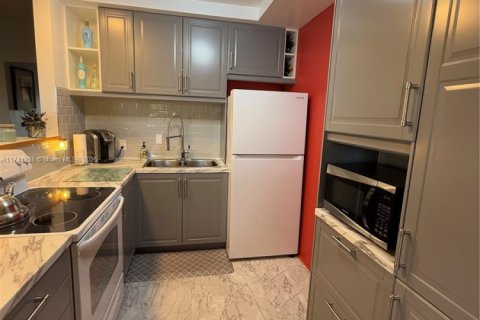 Condo in West Palm Beach, Florida, 2 bedrooms  № 1763031 - photo 2