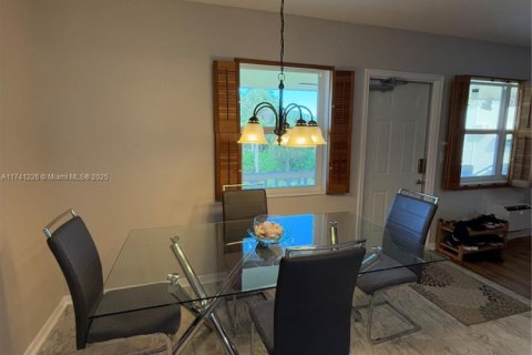 Condo in West Palm Beach, Florida, 2 bedrooms  № 1763031 - photo 5