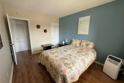 Condo in West Palm Beach, Florida, 2 bedrooms  № 1763031 - photo 22