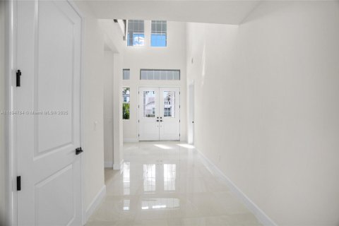 House in Westlake, Florida 4 bedrooms, 368.73 sq.m. № 1948038 - photo 14