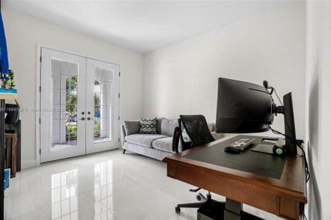 House in Westlake, Florida 4 bedrooms, 368.73 sq.m. № 1948038 - photo 9