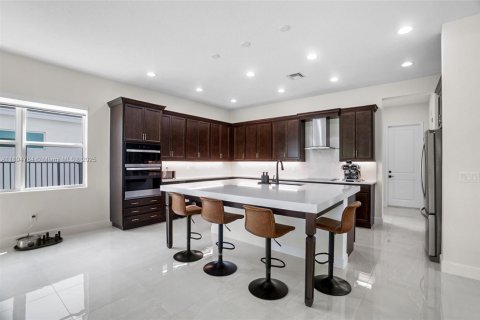 House in Westlake, Florida 4 bedrooms, 368.73 sq.m. № 1948038 - photo 25