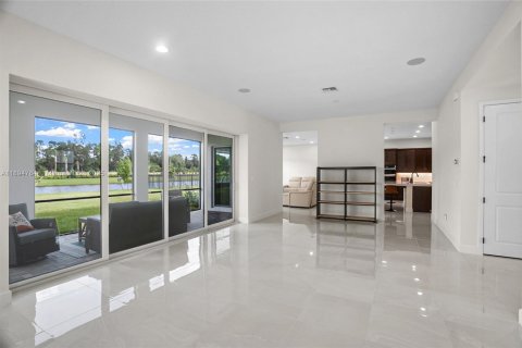 House in Westlake, Florida 4 bedrooms, 368.73 sq.m. № 1948038 - photo 16