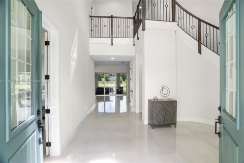 House in Westlake, Florida 4 bedrooms, 368.73 sq.m. № 1948038 - photo 7