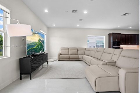 House in Westlake, Florida 4 bedrooms, 368.73 sq.m. № 1948038 - photo 24