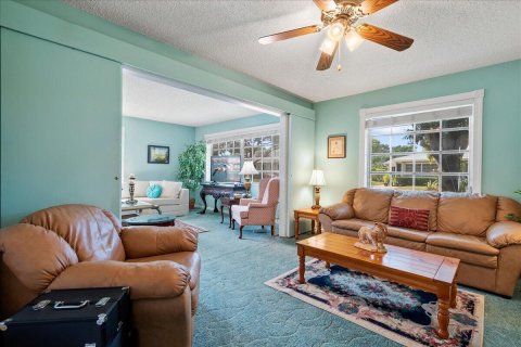 House in Boynton Beach, Florida 2 bedrooms, 115.01 sq.m. № 1100719 - photo 1