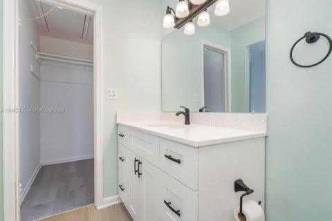 Condo in Delray Beach, Florida, 2 bedrooms  № 2184016 - photo 8