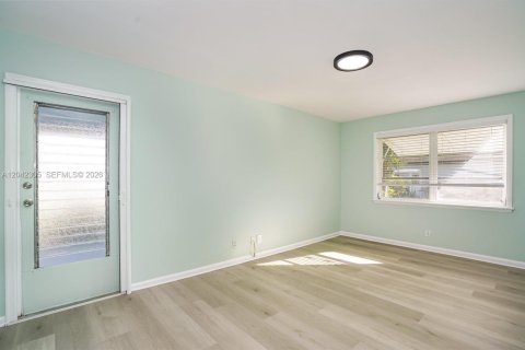 Condo in Delray Beach, Florida, 2 bedrooms  № 2184016 - photo 11