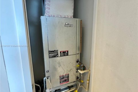 Condominio en venta en Hollywood, Florida, 2 dormitorios, 97.92 m2 № 1944549 - foto 16