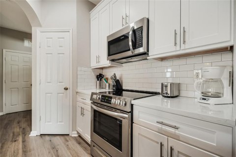 Condo in Kissimmee, Florida, 2 bedrooms  № 2310912 - photo 16