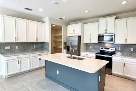 Townhouse in Tampa, Florida 4 bedrooms, 243.22 sq.m. № 1821102 - photo 8