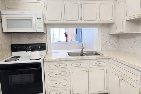 Condo in Hallandale Beach, Florida, 2 bedrooms № 2189099 - photo 5