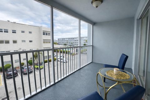 Condo in Hallandale Beach, Florida, 2 bedrooms № 2189099 - photo 3