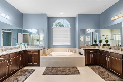 House in Wesley Chapel, Florida 6 bedrooms, 452.81 sq.m. № 2143969 - photo 18