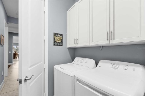 House in Wesley Chapel, Florida 6 bedrooms, 452.81 sq.m. № 2143969 - photo 28