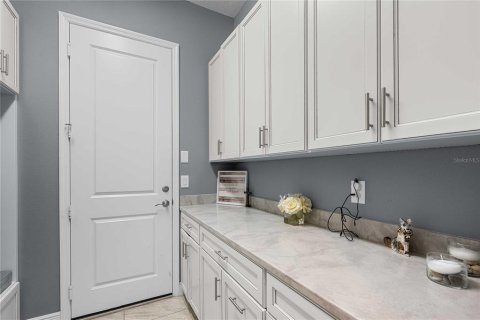 House in Wesley Chapel, Florida 6 bedrooms, 452.81 sq.m. № 2143969 - photo 27